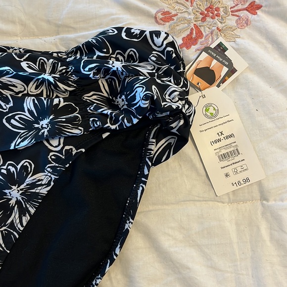 Time and Tru Women’s Mid-Ruse Bikini Swimsuit Bottom Floral Prints Size 1X - Picture 4 of 12